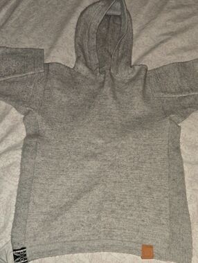 Paka Cozy Gray Hooded Women’s Sweater